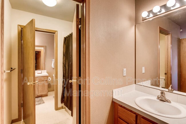 Building Photo - 906 Richmond Dr