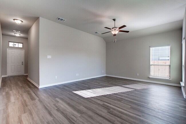 Building Photo - 1122 Lilac Ledge Dr