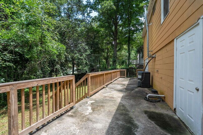 Building Photo - 178 Meador Way SE