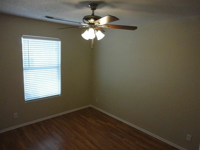 Building Photo - 7133 Hartford Hills Dr NE