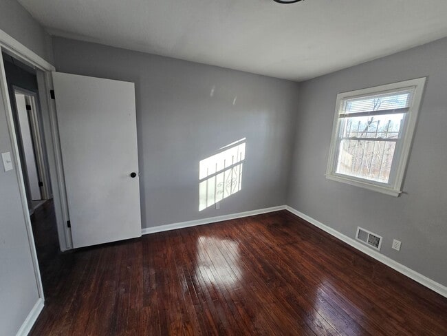 Building Photo - 3 bedroom with bonus extra room in basement fully rehabed