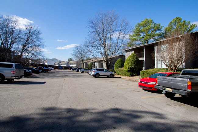 Building Photo - 402 Skyview Dr