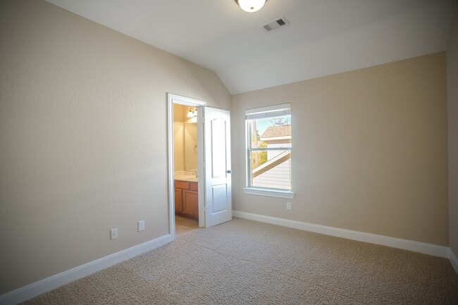 Building Photo - 2 Hadlock Pl