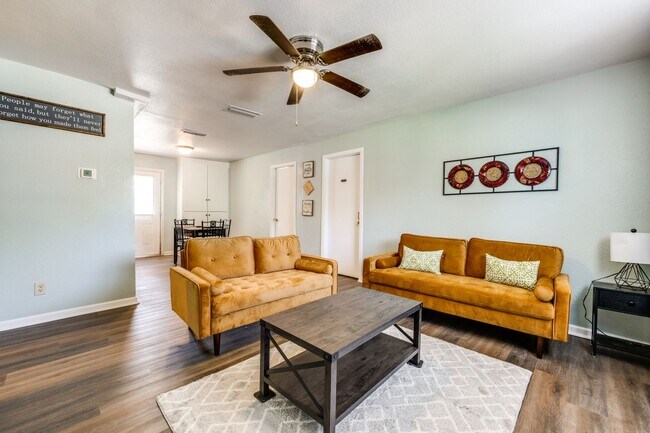 Building Photo - 509 Woodford Ln