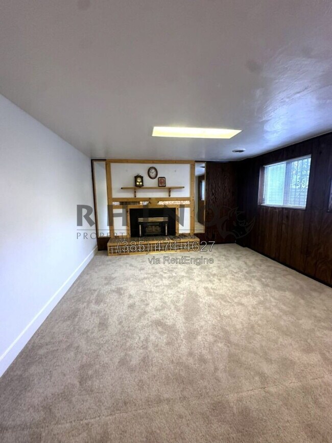 Building Photo - 825 W Arapahoe Ave