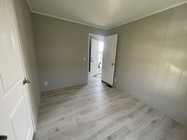 Building Photo - 17 Meadowlark Ln