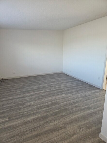 Building Photo - 5620 Salem Dr