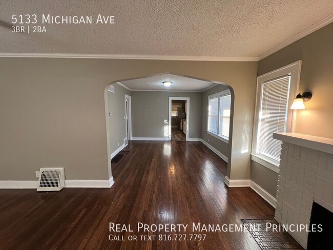 Building Photo - *MOVE-IN SPECIAL* Recently Renovated 3 Bed...