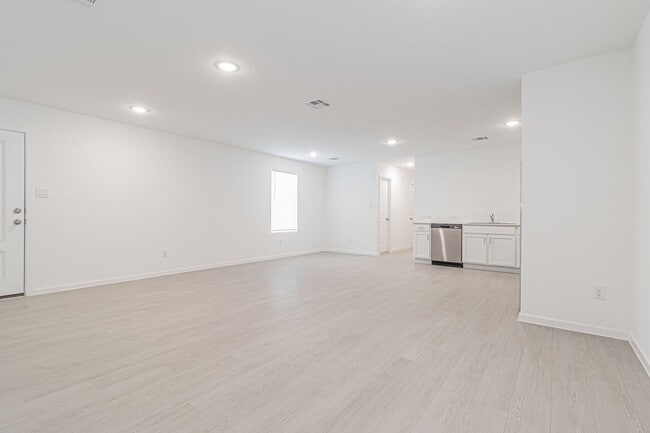 Building Photo - BRAND NEW 4 BD/2 BA Home Located off 211/Potranco RD! Available NOW!