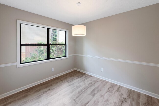 Building Photo - 1121 Brookstone Rd