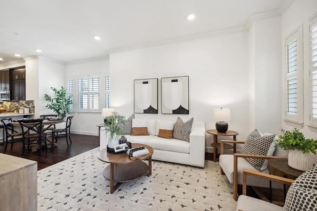 Building Photo - Huge and Lovely home