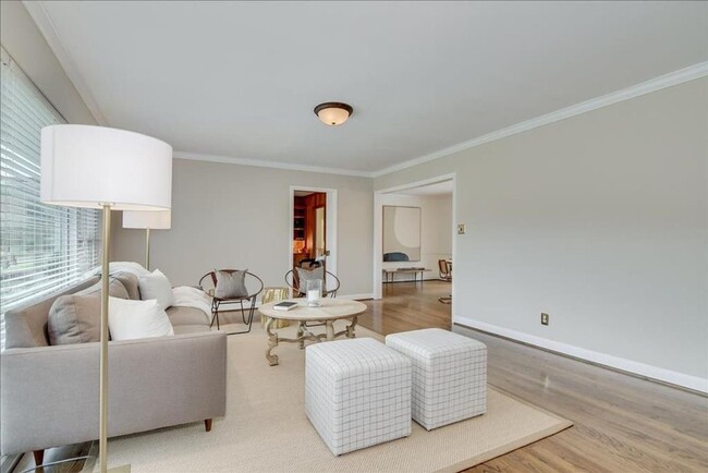 Building Photo - Beautiful West Augusta Ranch