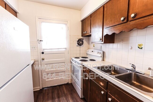 Building Photo - 2947 Ravenswood Dr