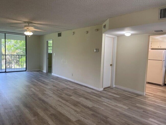 Building Photo - 2460 Deer Creek Country Club Blvd