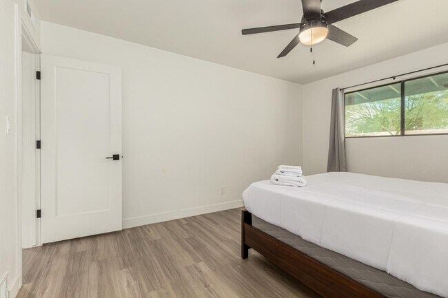 Building Photo - 6616 E Avalon Dr