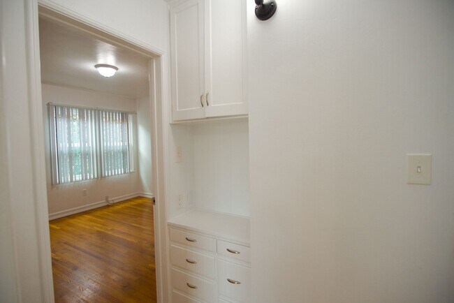Building Photo - 170-170 1/2 Garret Avenue