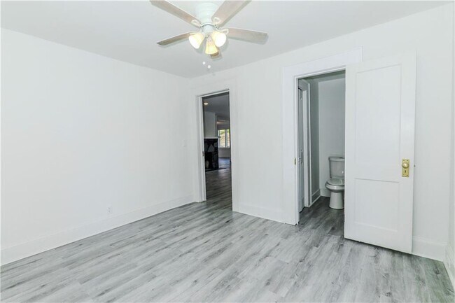 Building Photo - 1026 Lynhurst Dr SW