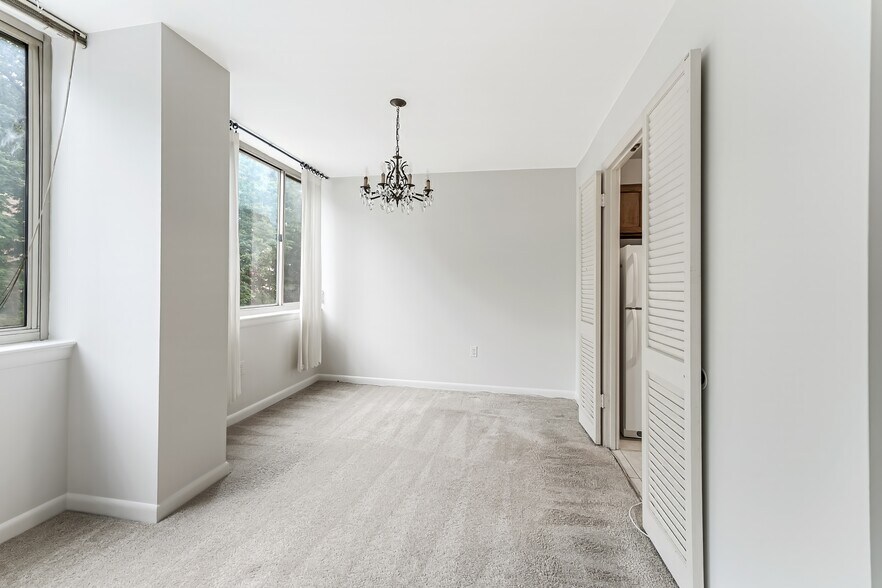 Dining Room - 5565 Columbia Pike