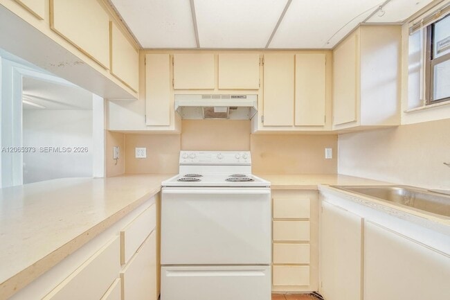 Building Photo - 8290 Lake Dr