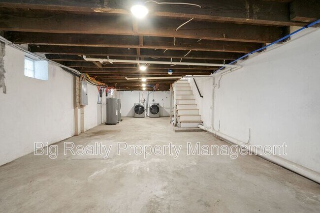 Building Photo - 228 Bridge St