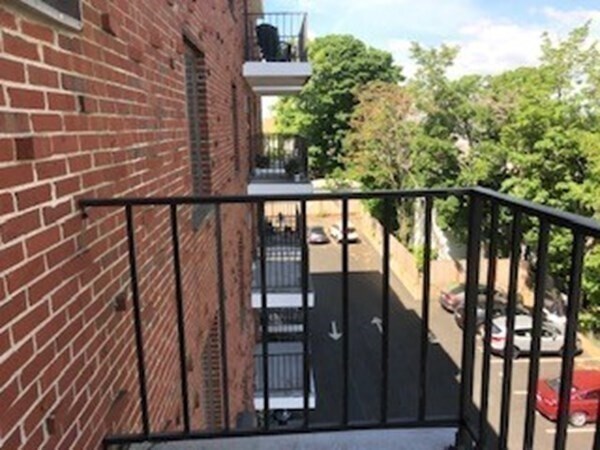 Building Photo - 95 Nahant St