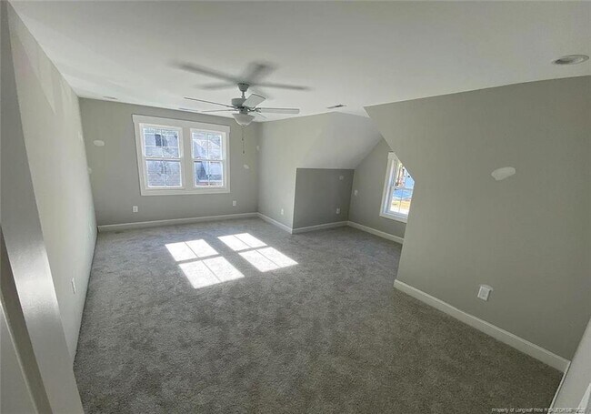 Building Photo - 735 Blue Bird Dr