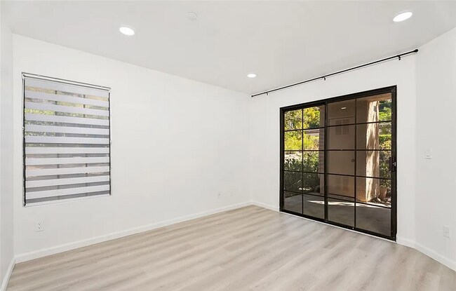 Building Photo - 1046 Calle Del Cerro