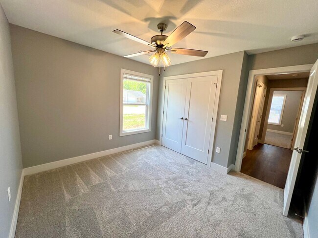 Building Photo - Modern 3 Bedroom Duplex in Irvine Acres!