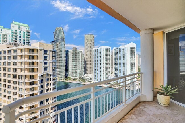 Building Photo - 848 Brickell Key Dr