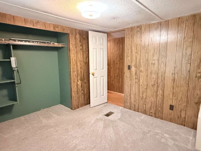 Building Photo - Affordable 3BR Home in Peaceful Hicks Lake Community