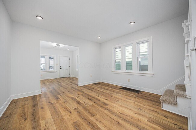 Building Photo - 1442 Hamlet St