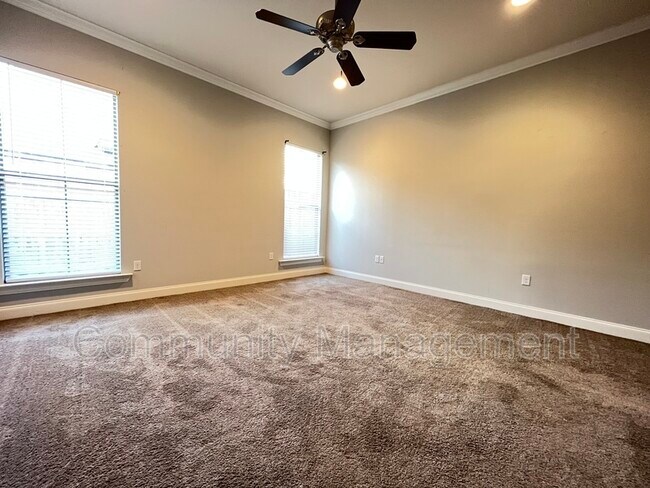 Building Photo - 8027 Seville Ct