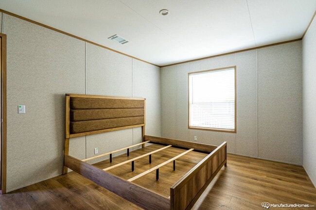 Building Photo - 160 Forrest Ave