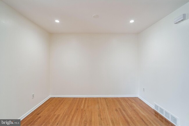 Building Photo - 5429 Houghton Pl