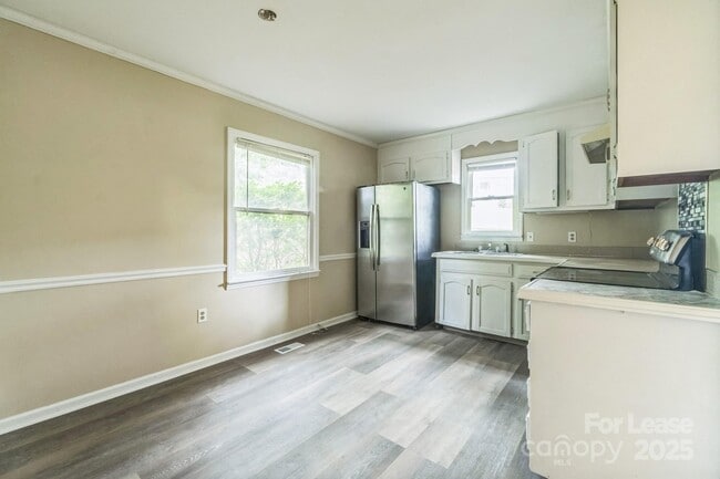 Building Photo - 2301 Wishbone Dr