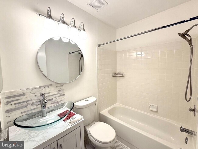 Building Photo - 532 Riviera Dr