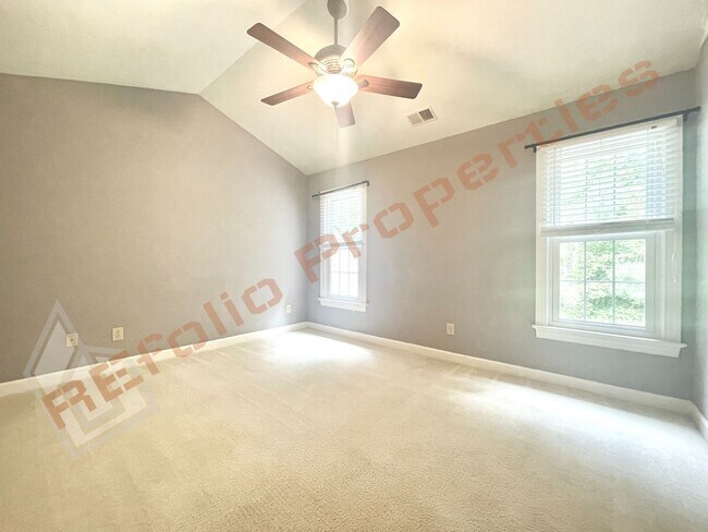 Building Photo - Fantastic Location! Beautiful 2 Bedroom 2....
