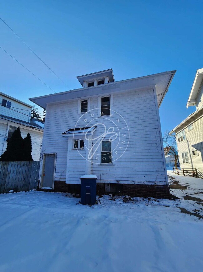 Building Photo - 1944 Crosswell Pl
