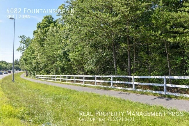 Building Photo - 4082 Fountainside Ln
