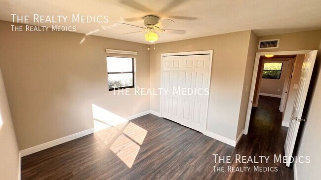 Building Photo - 929 Dupont Ave