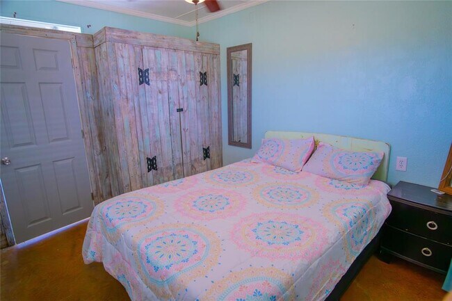 Building Photo - 4207 San Jacinto Dr