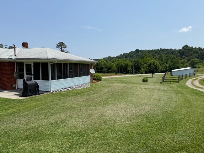 Building Photo - 2459 Middlesettlements Rd