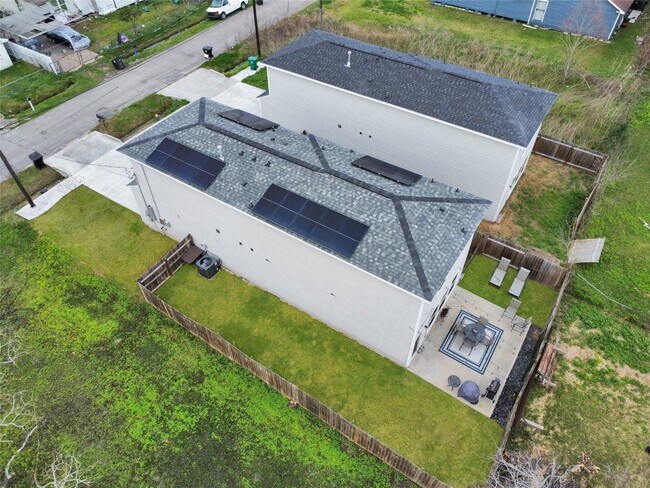 Building Photo - 7950 Blue St