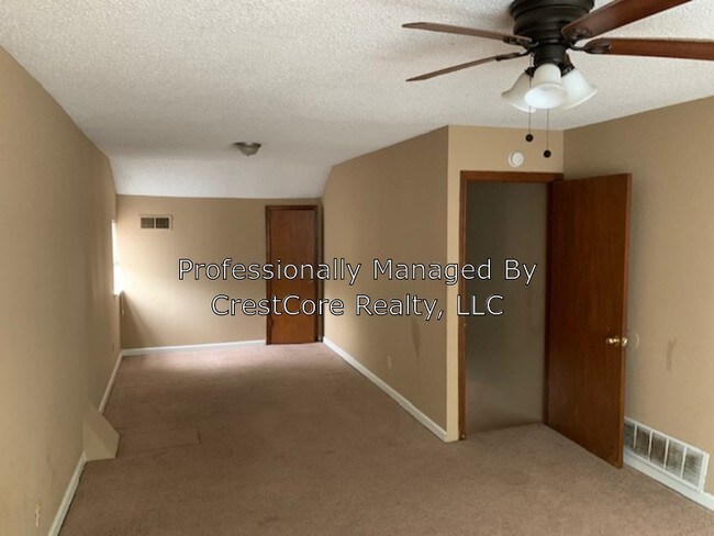 Building Photo - 5441 Fieldcrest Ave