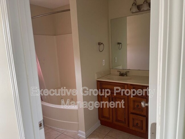 Building Photo - 623 S Atcher St