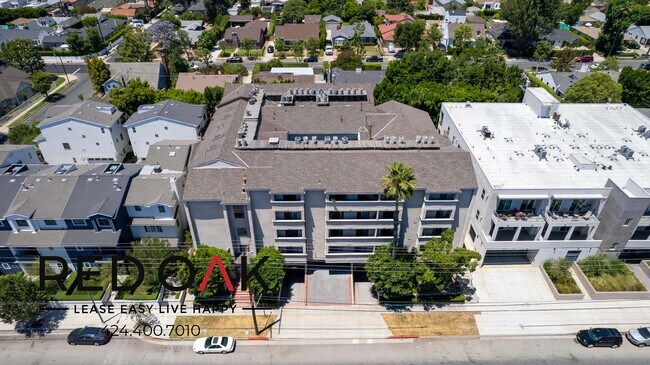 Building Photo - 4651 Cahuenga Blvd