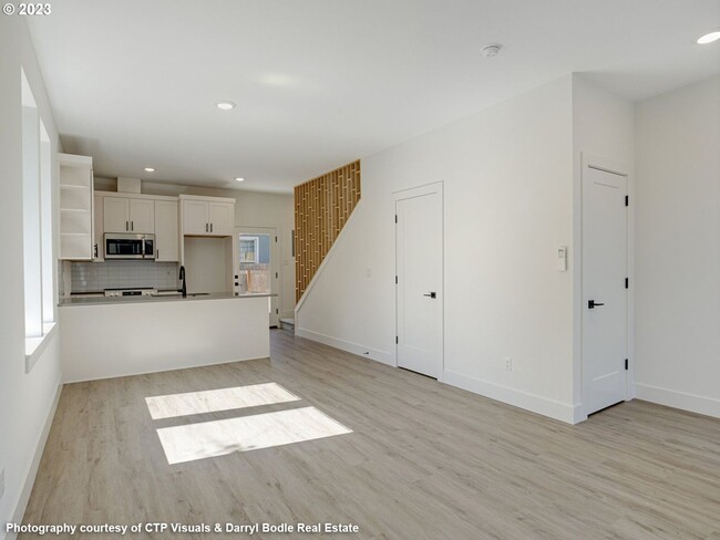 Building Photo - Fantastic Newly Built Condo in Woodstock w...