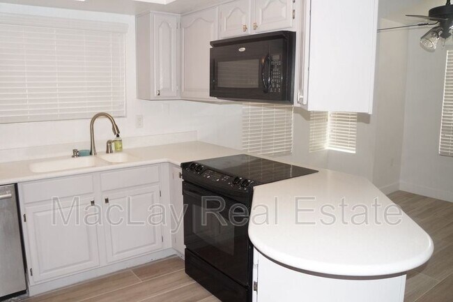 Building Photo - 5756 W Del Rio St