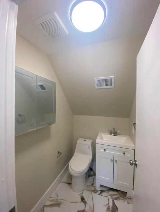 Building Photo - 275 Avenue B Ave