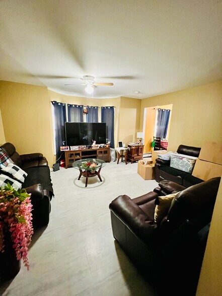 Primary Photo - 346 Spruce St
